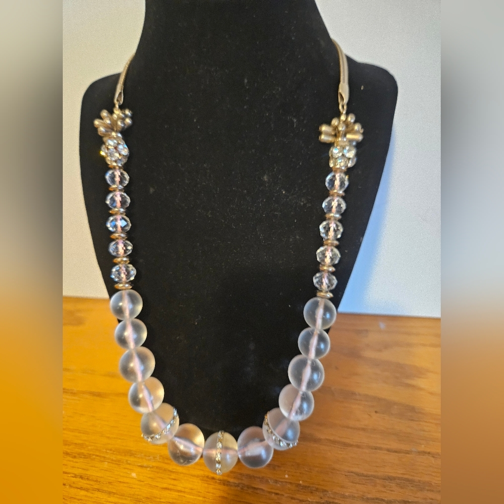 ANN TAYLOR LOFT NECKLACE